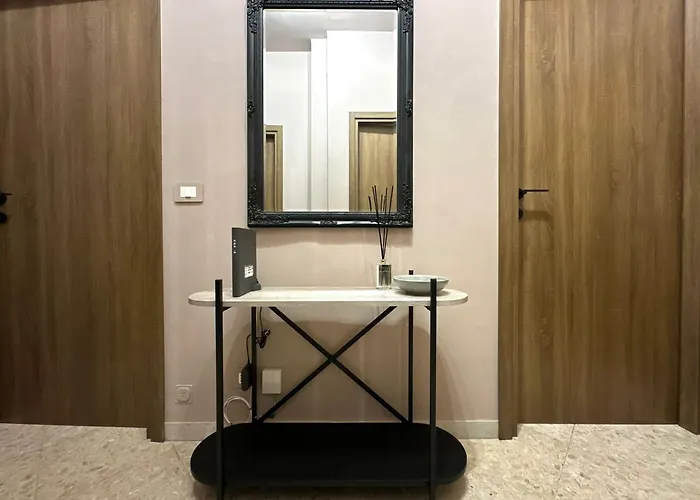 Nicodemo12 & Posto Auto شقة *